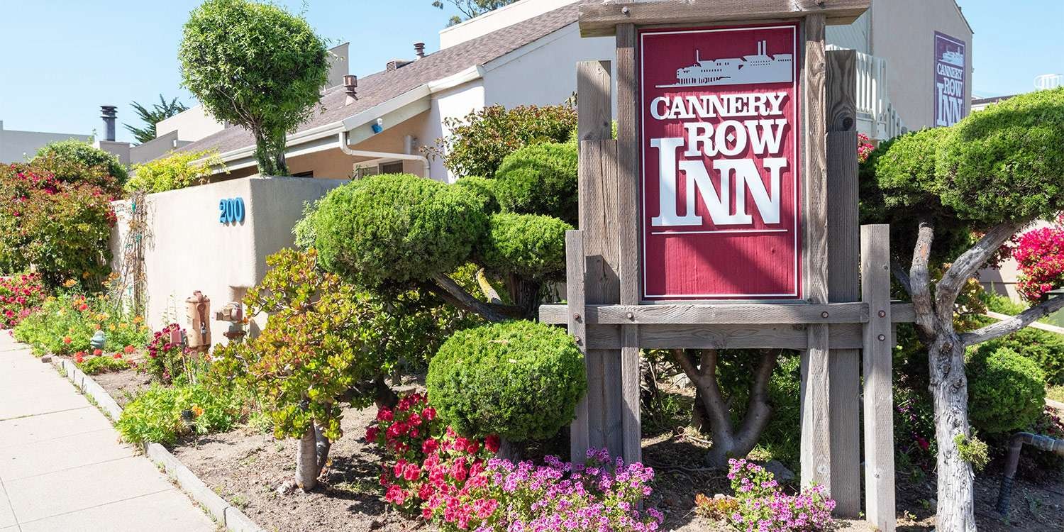 ENJOY A COMFORTABLE STAY AT OUR MONTEREY, CA HOTEL