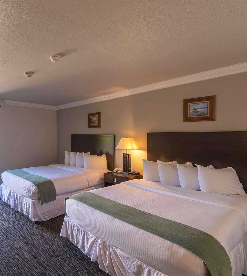 CHOOSE A ROOM WITH AN OCEAN VIEW OR A FIREPLACE <span class='textsmall'>AT OUR MONTEREY HOTEL</span>