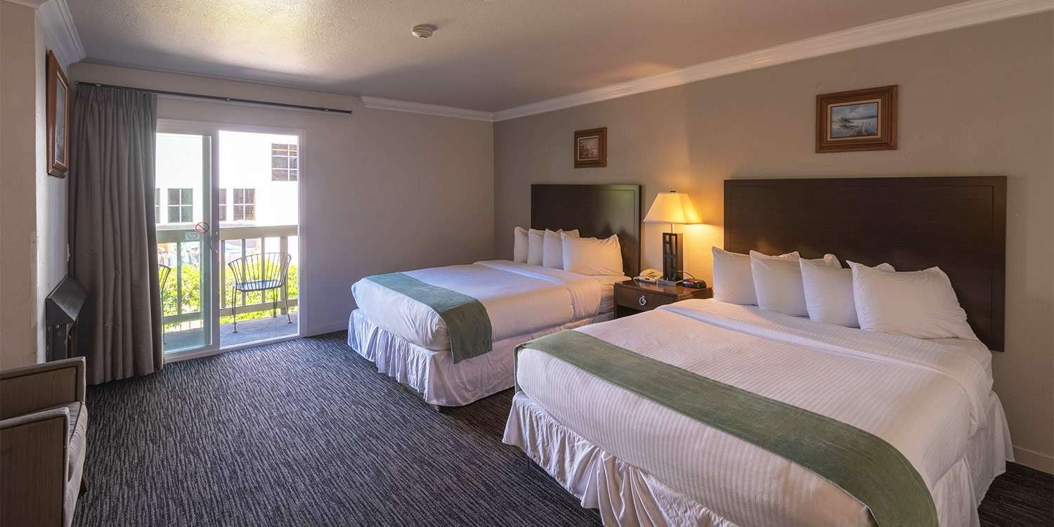 CHOOSE A ROOM WITH AN OCEAN VIEW OR A FIREPLACE <span class='textsmall'>AT OUR MONTEREY HOTEL</span>