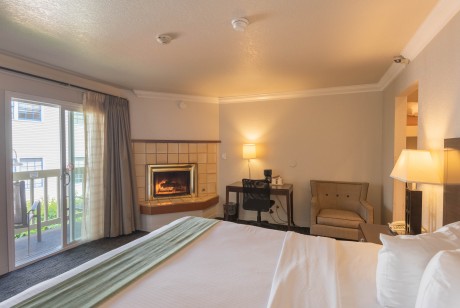 Welcome To the Cannery Row Inn - King Room with Fireplace